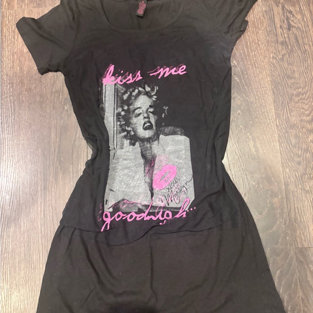 Mossimo Supply Co. Black and Pink Graphic Tee